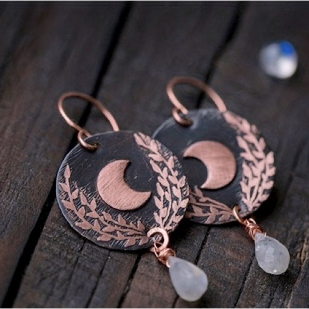 3/$15 🍃 and 🌙 Pattern Moonstone Dangle Earrings